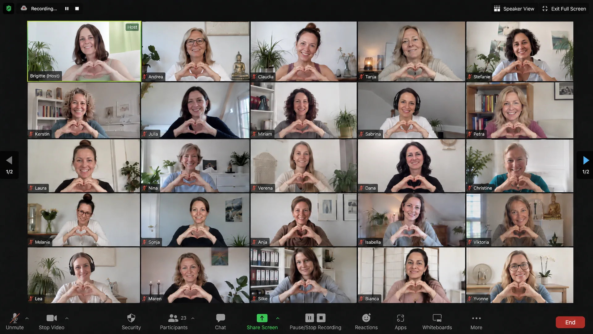 Online-Yoga-Gruppe mit Brigitte Konstroffer in einem virtuellen Meeting